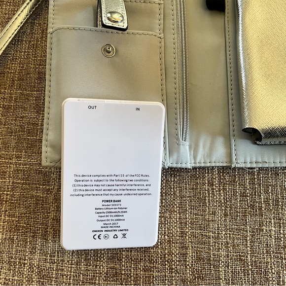 Liz Claiborne Crossbody - Picture 10 of 11